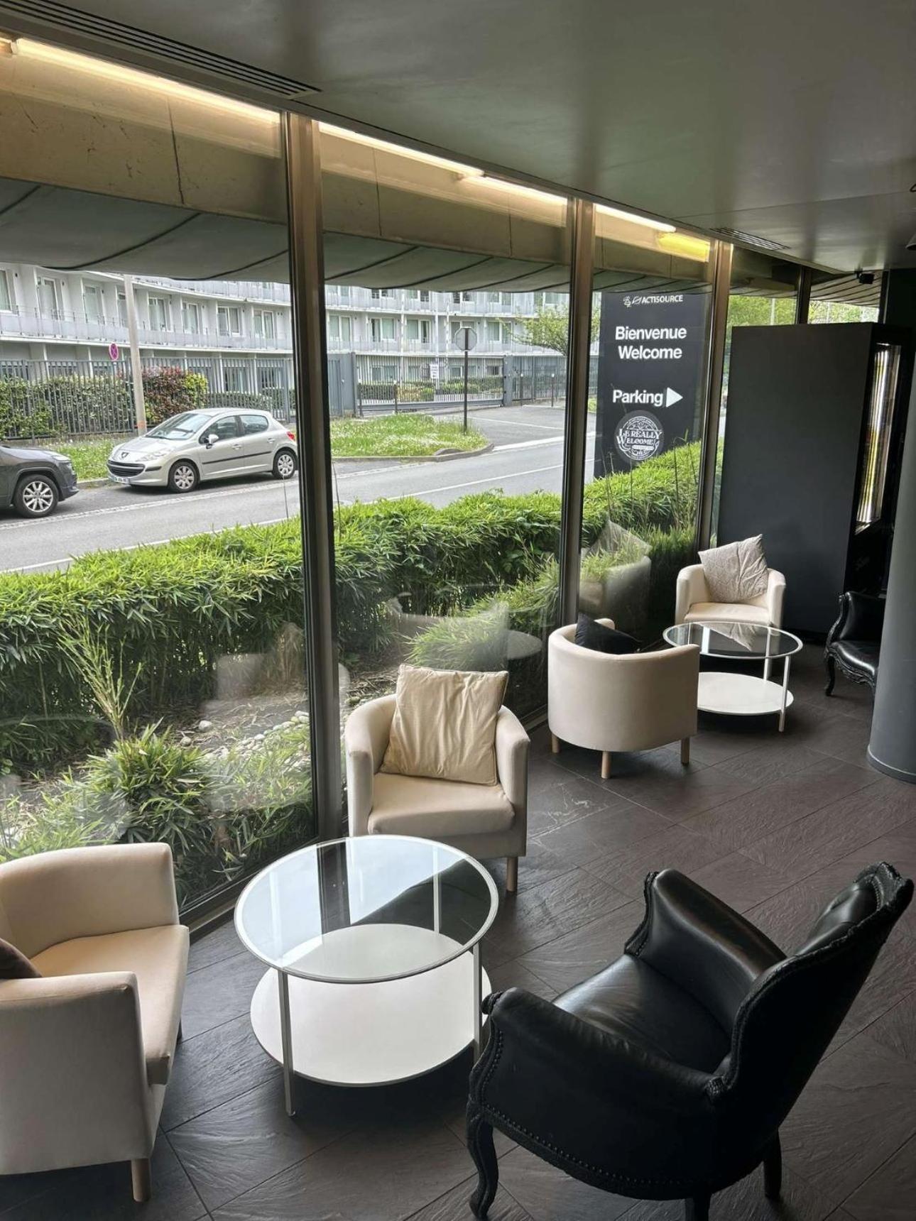 Standing Hotel Suites By Actisource Roissy-en-France Exterior foto