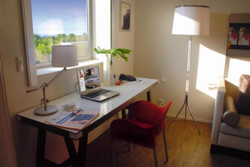 Standing Hotel Suites By Actisource Roissy-en-France Quarto foto